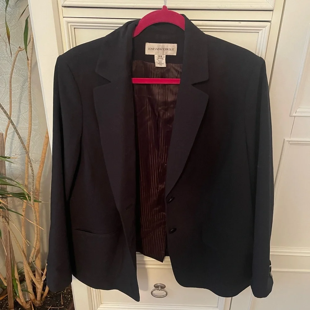 Blazer - Picture 3 of 4
